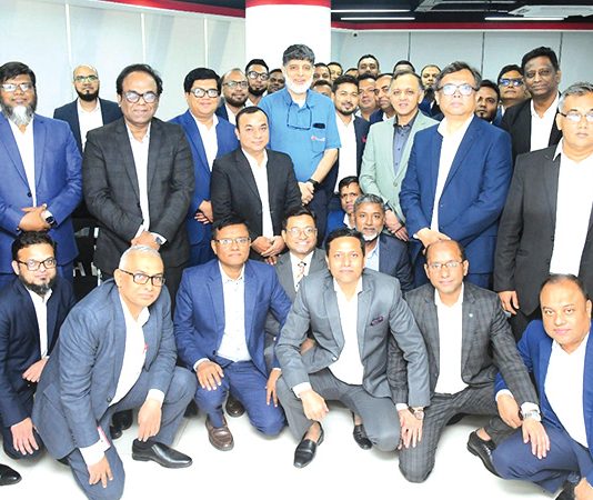 মিডল্যান্ড ব্যাংকের শাখা ব্যবস্থাপকদের নিয়ে লিডার্স মিট অনুষ্ঠিত