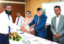 অগ্রণী ব্যাংকের ফাউন্ডেশন কোর্সের প্রশিক্ষণার্থীদের সনদ বিতরণ