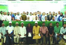 কৃষকের মাঝে চেক হস্তান্তর করল প্রাইম ব্যাংক