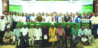 কৃষকের মাঝে চেক হস্তান্তর করল প্রাইম ব্যাংক